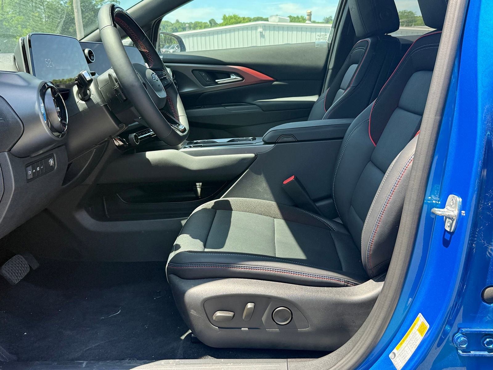 2025 Chevrolet Equinox EV RS - Photo 17