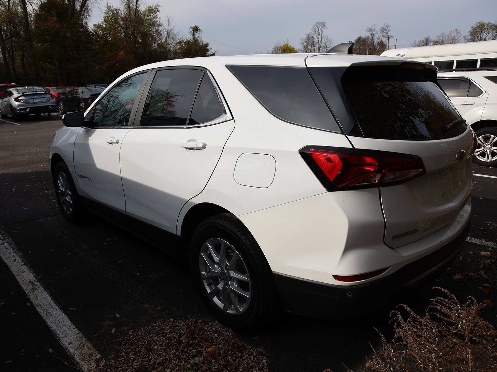 2023 Chevrolet Equinox LT photo 2