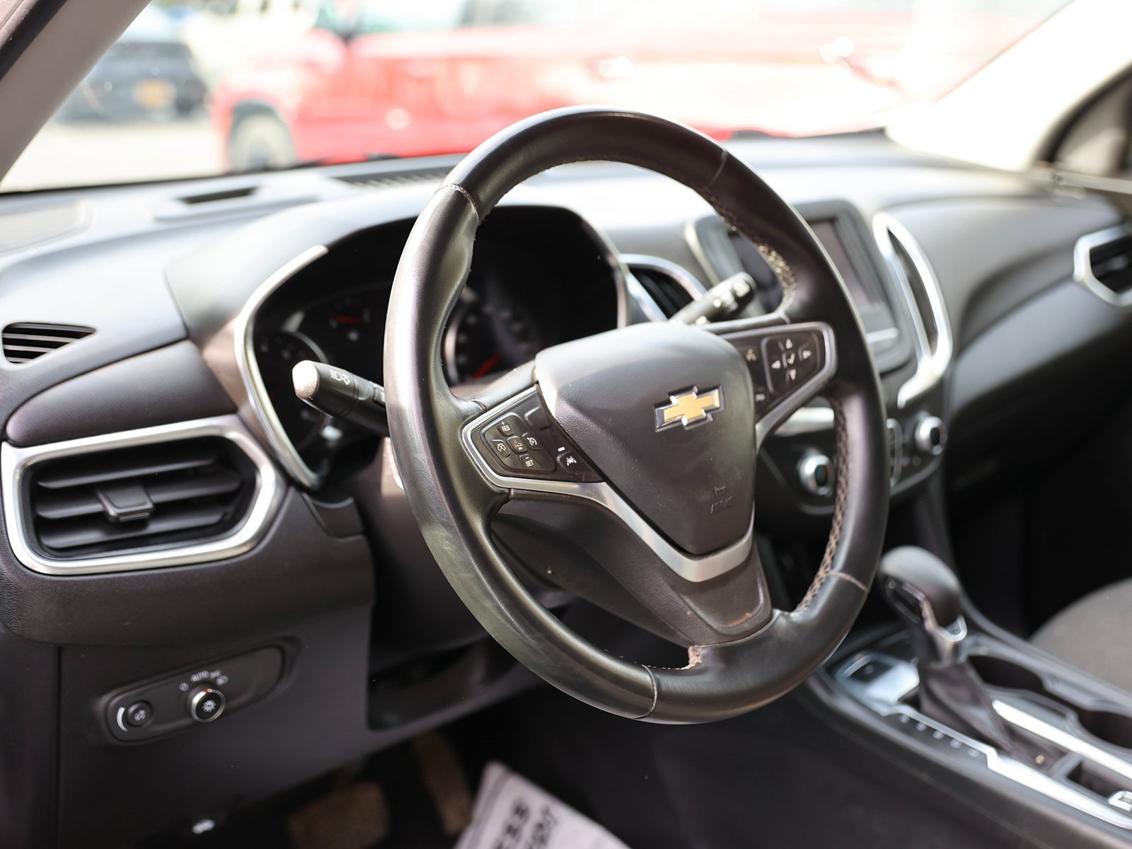 2023 Chevrolet Equinox LT photo 3