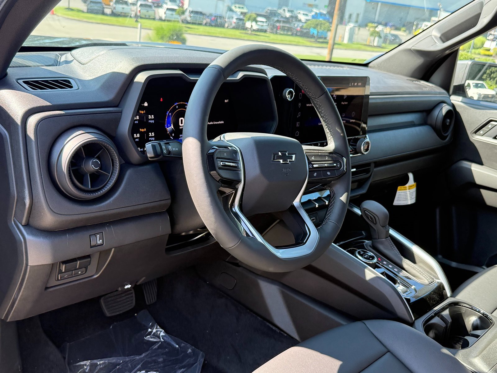 2025 Chevrolet Colorado Trail Boss photo 3