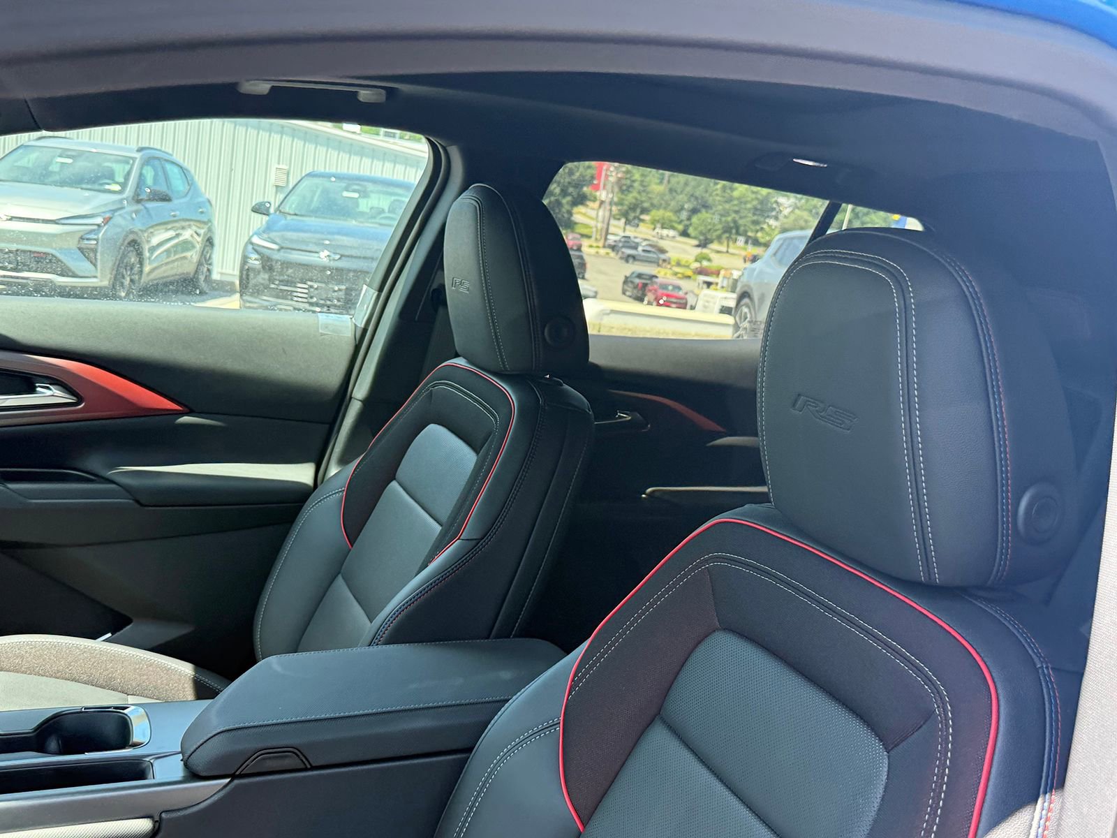 2025 Chevrolet Equinox EV RS - Photo 18
