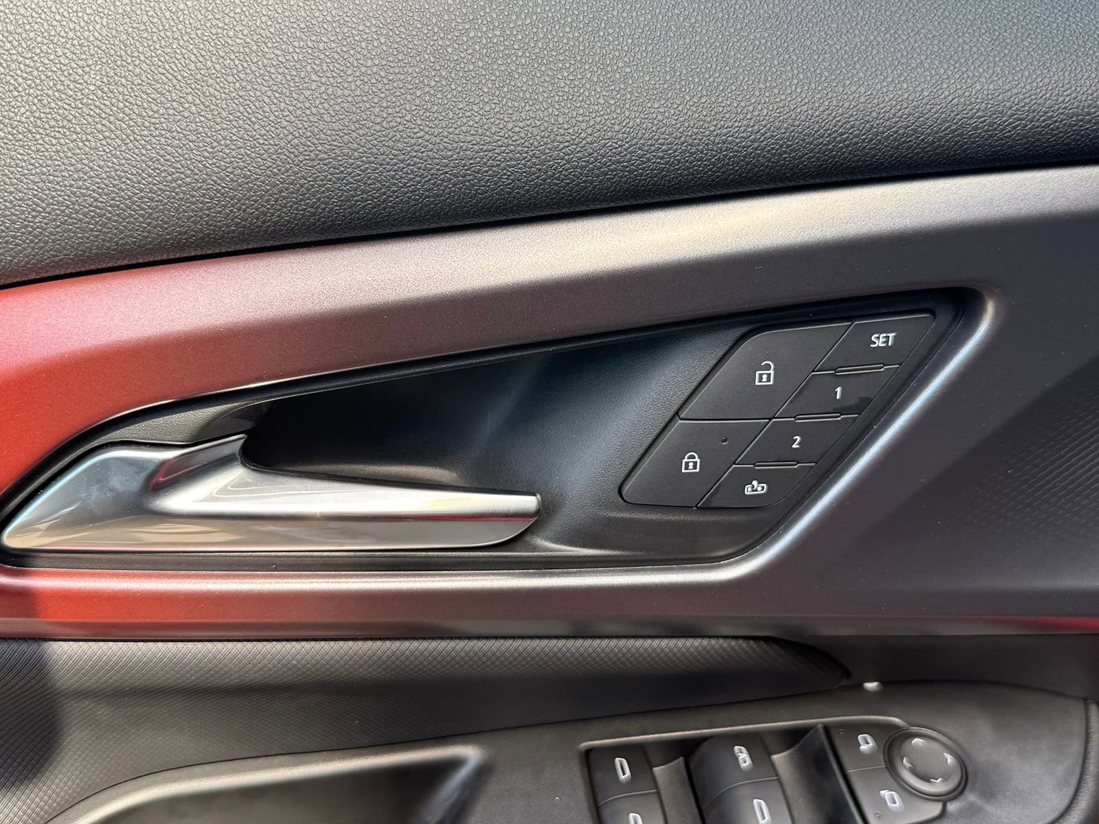2025 Chevrolet Equinox EV RS - Photo 18