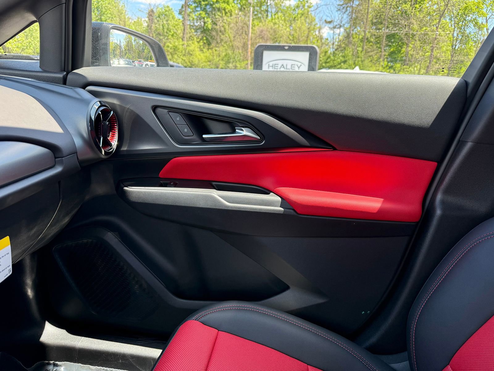 2025 Chevrolet Equinox EV RS - Photo 37