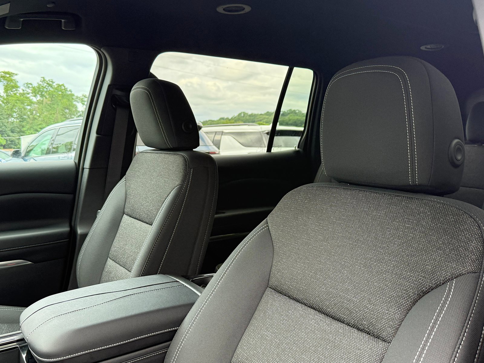 2025 Chevrolet Traverse photo 4