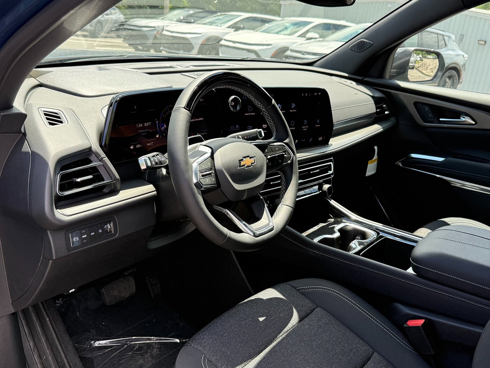 2025 Chevrolet Traverse photo 3