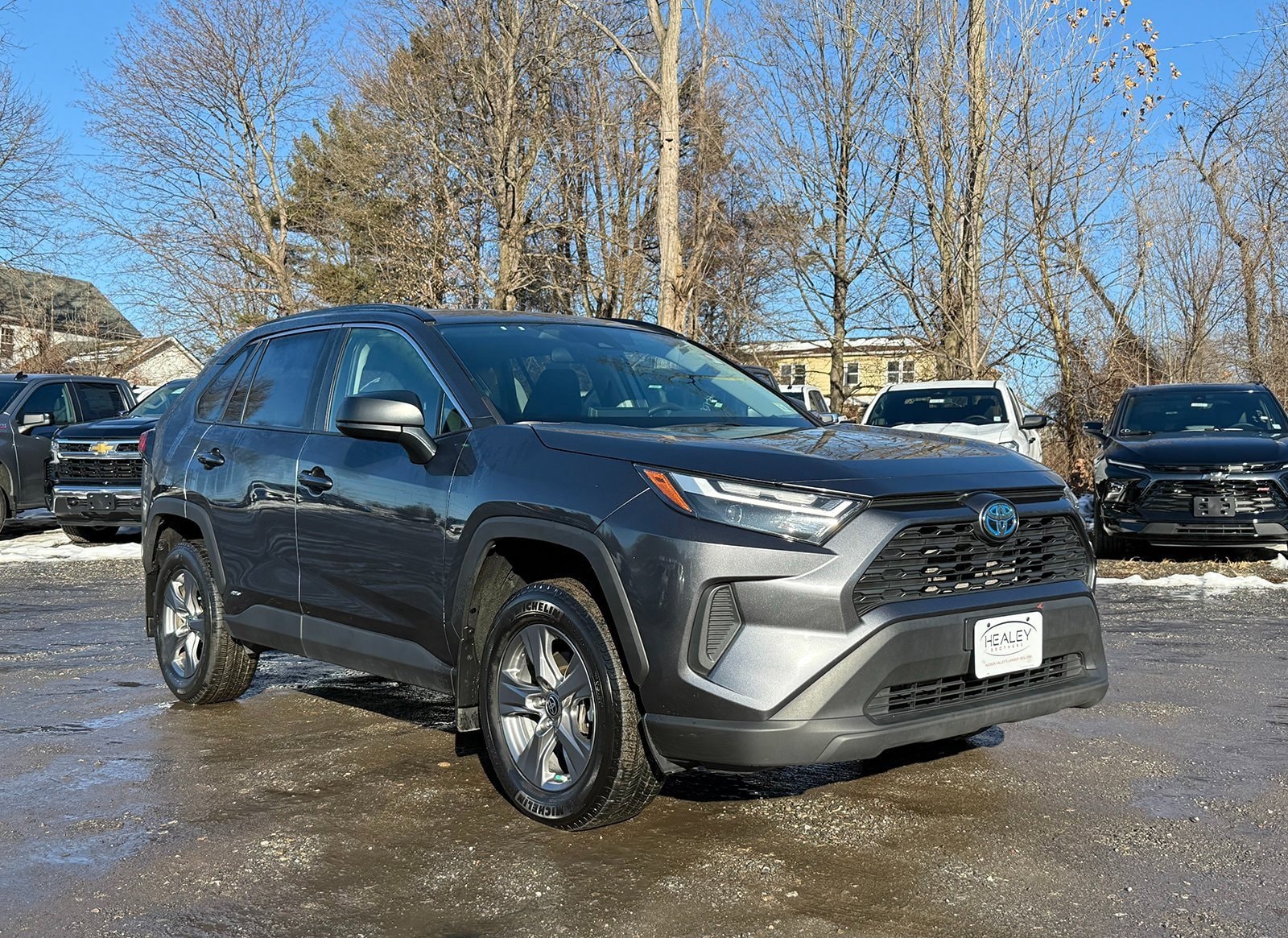 2024 Toyota RAV4 LE's photo