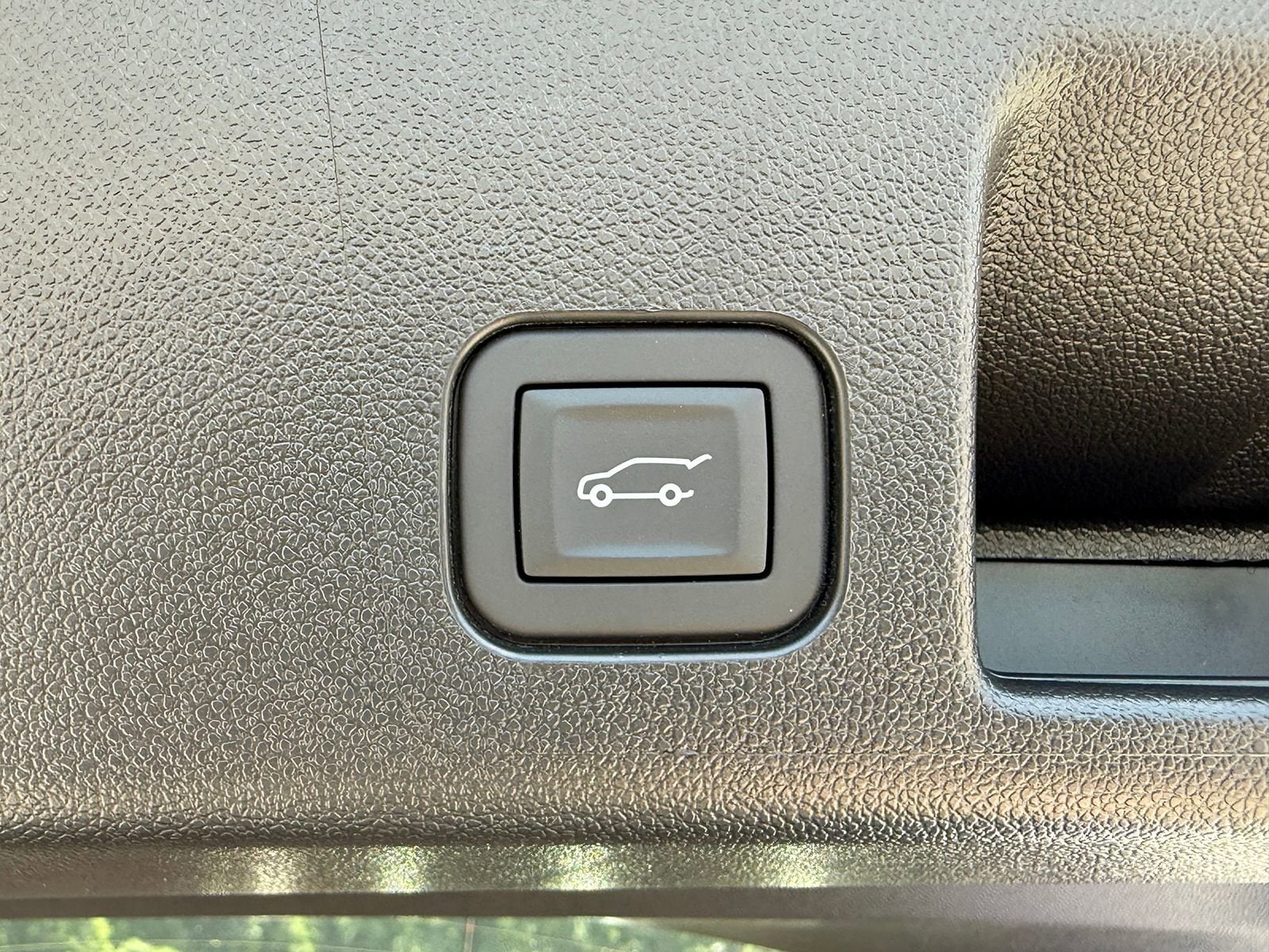 2025 Chevrolet Equinox EV RS - Photo 12