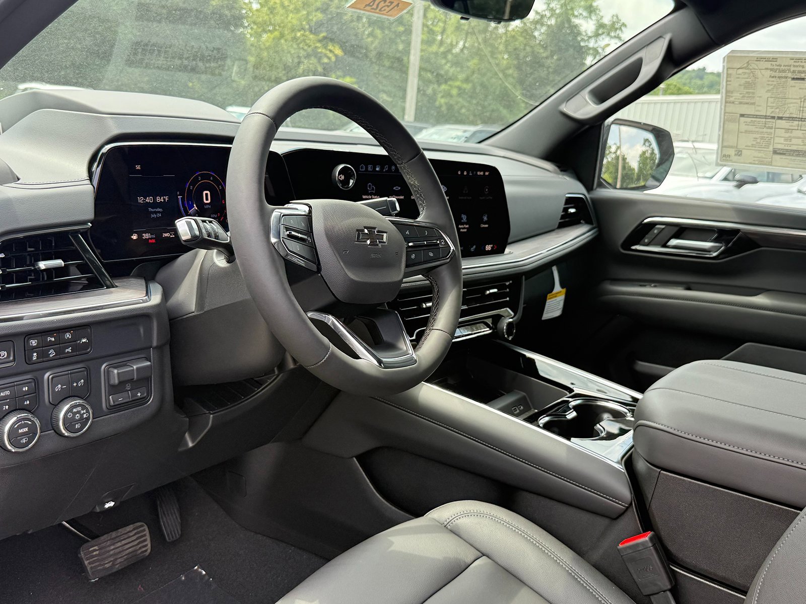 2025 Chevrolet Suburban Z71 photo 3