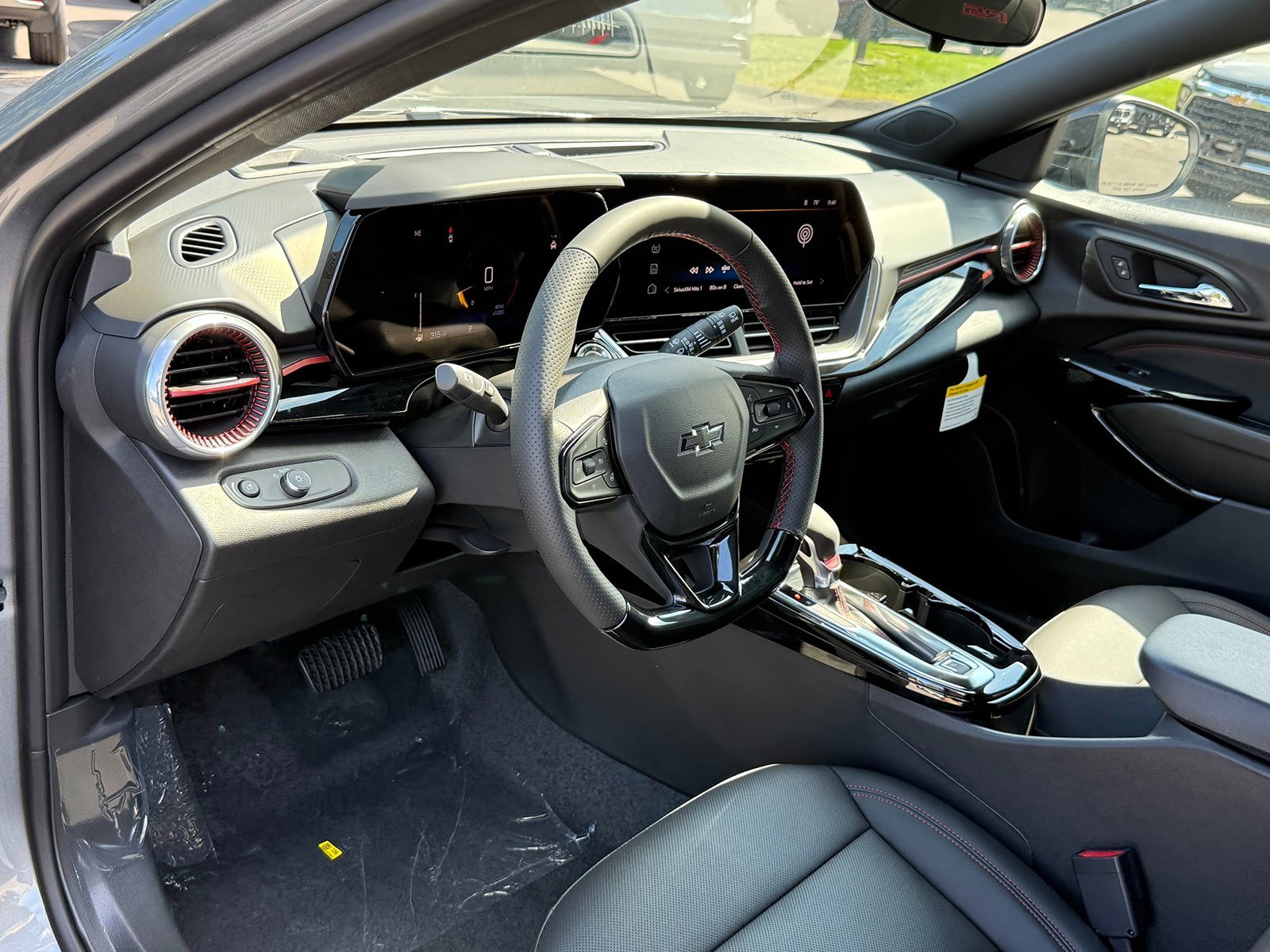 2025 Chevrolet Trax photo 2