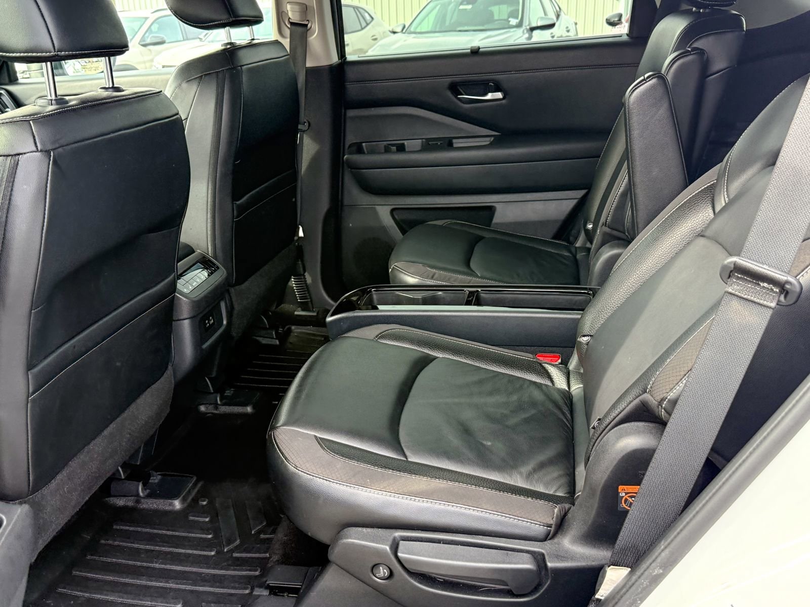 2023 Nissan Pathfinder SL - Photo 17