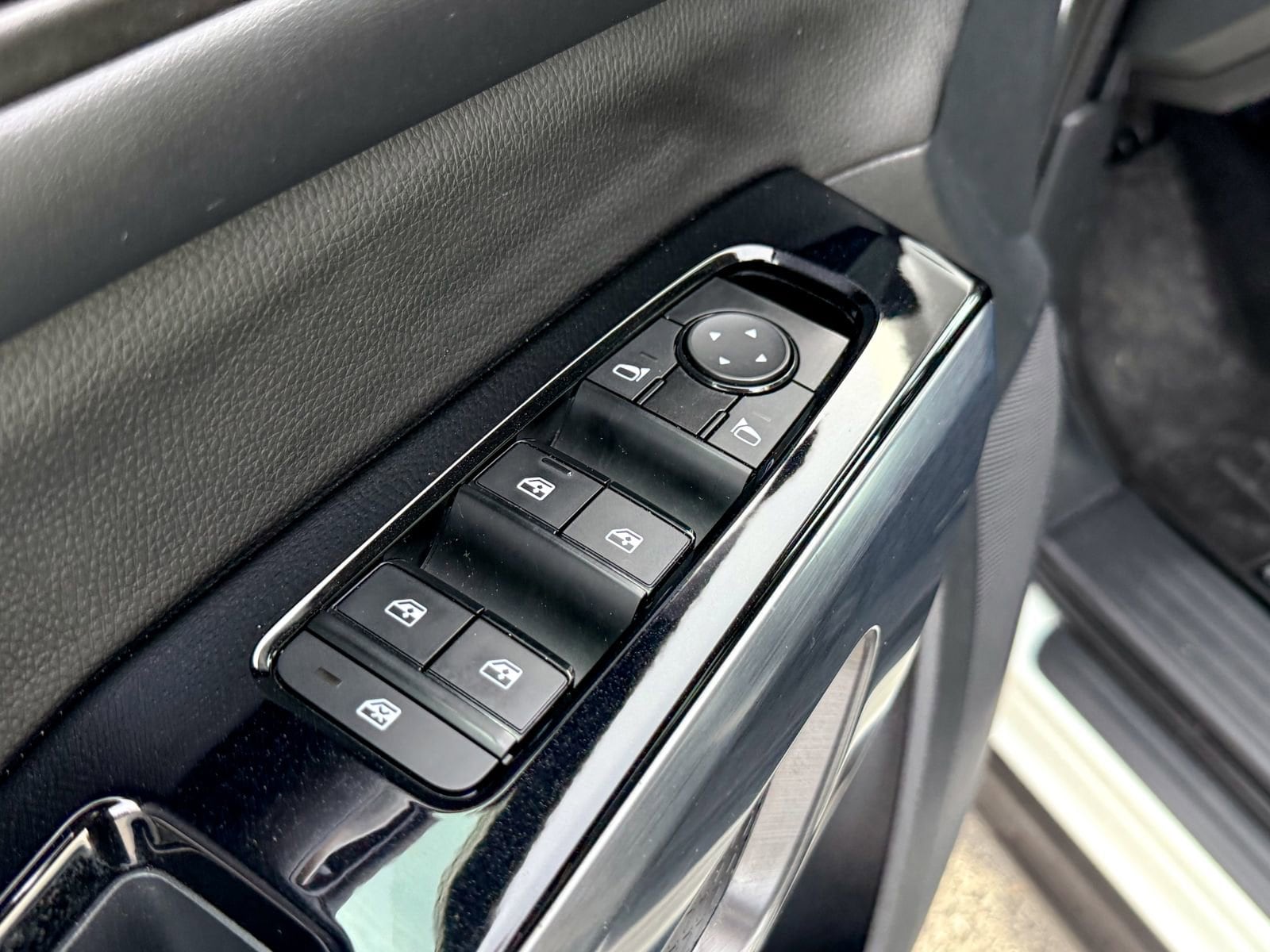 2023 Nissan Pathfinder SL - Photo 14