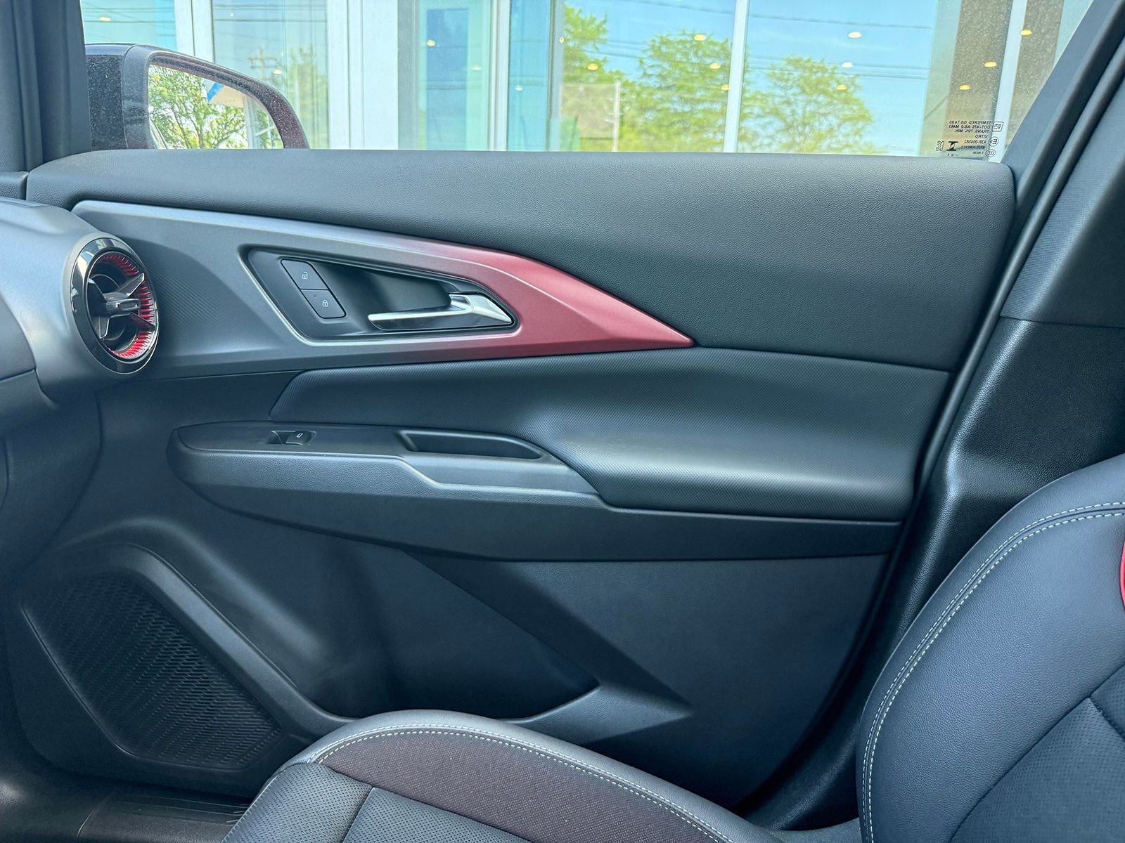 2025 Chevrolet Equinox EV RS - Photo 40