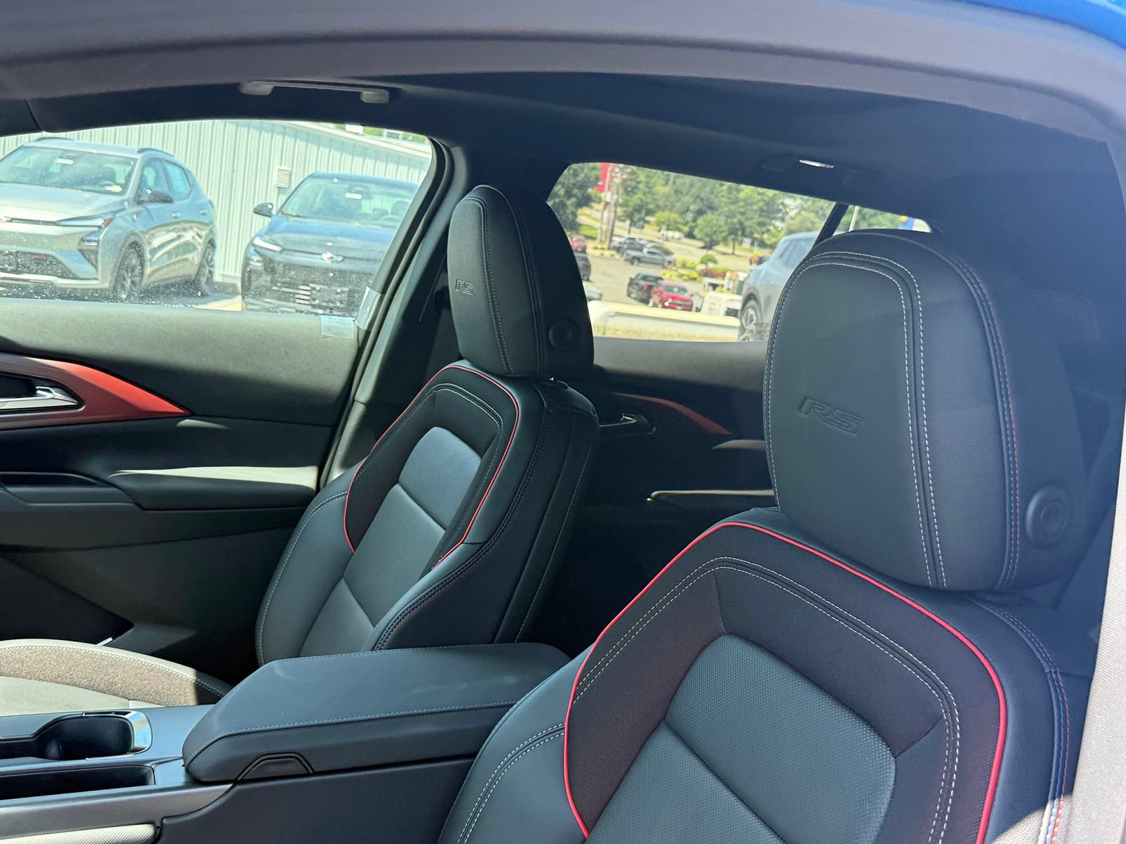 2025 Chevrolet Equinox EV RS - Photo 18