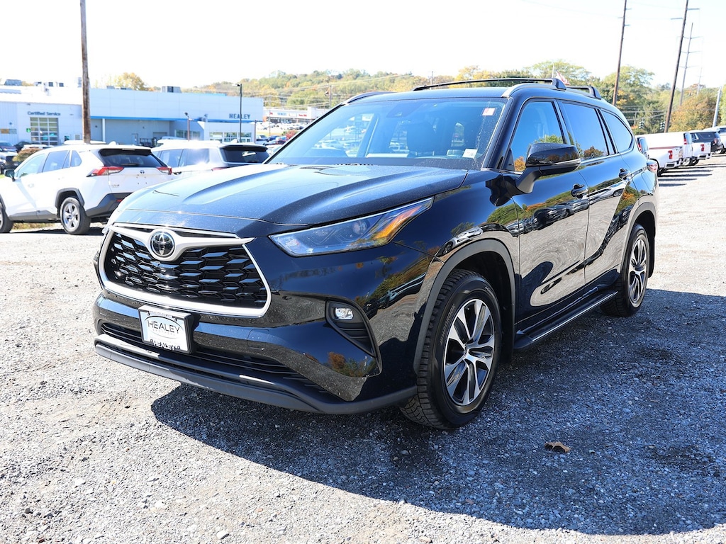 Used 2022 Toyota Highlander XLE SUV