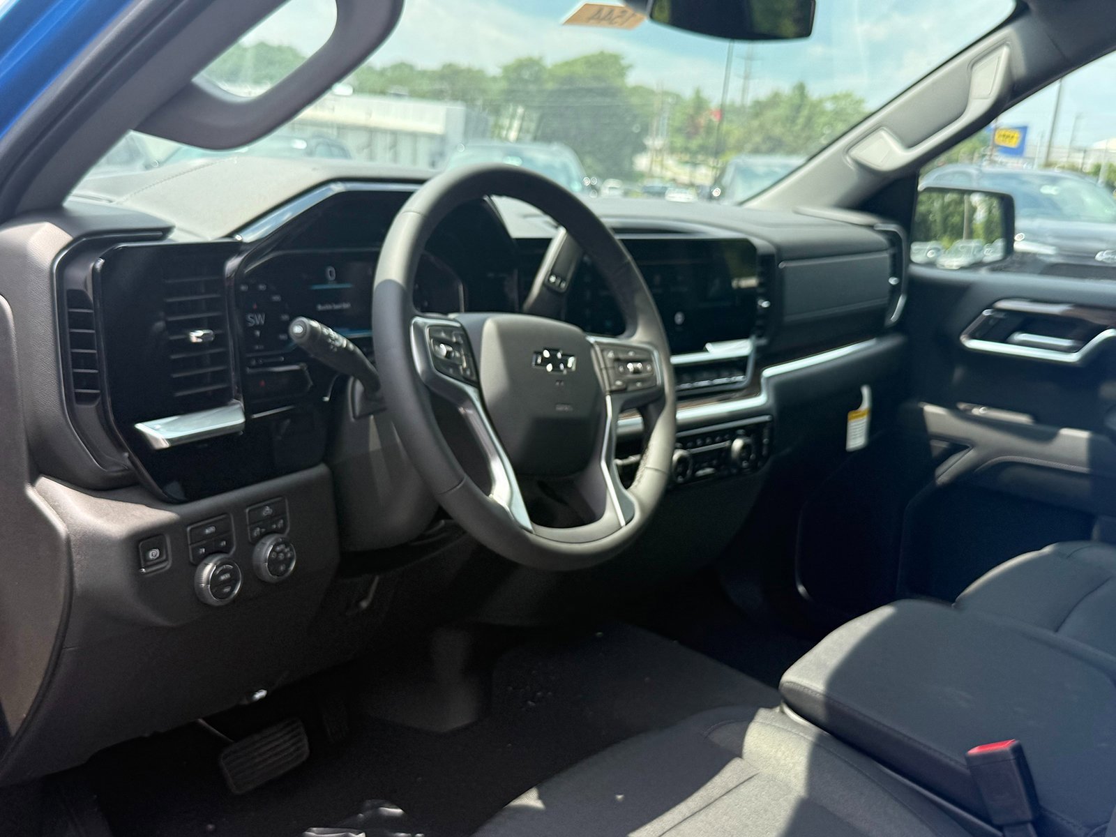 2025 Chevrolet Silverado 1500 RST photo 3