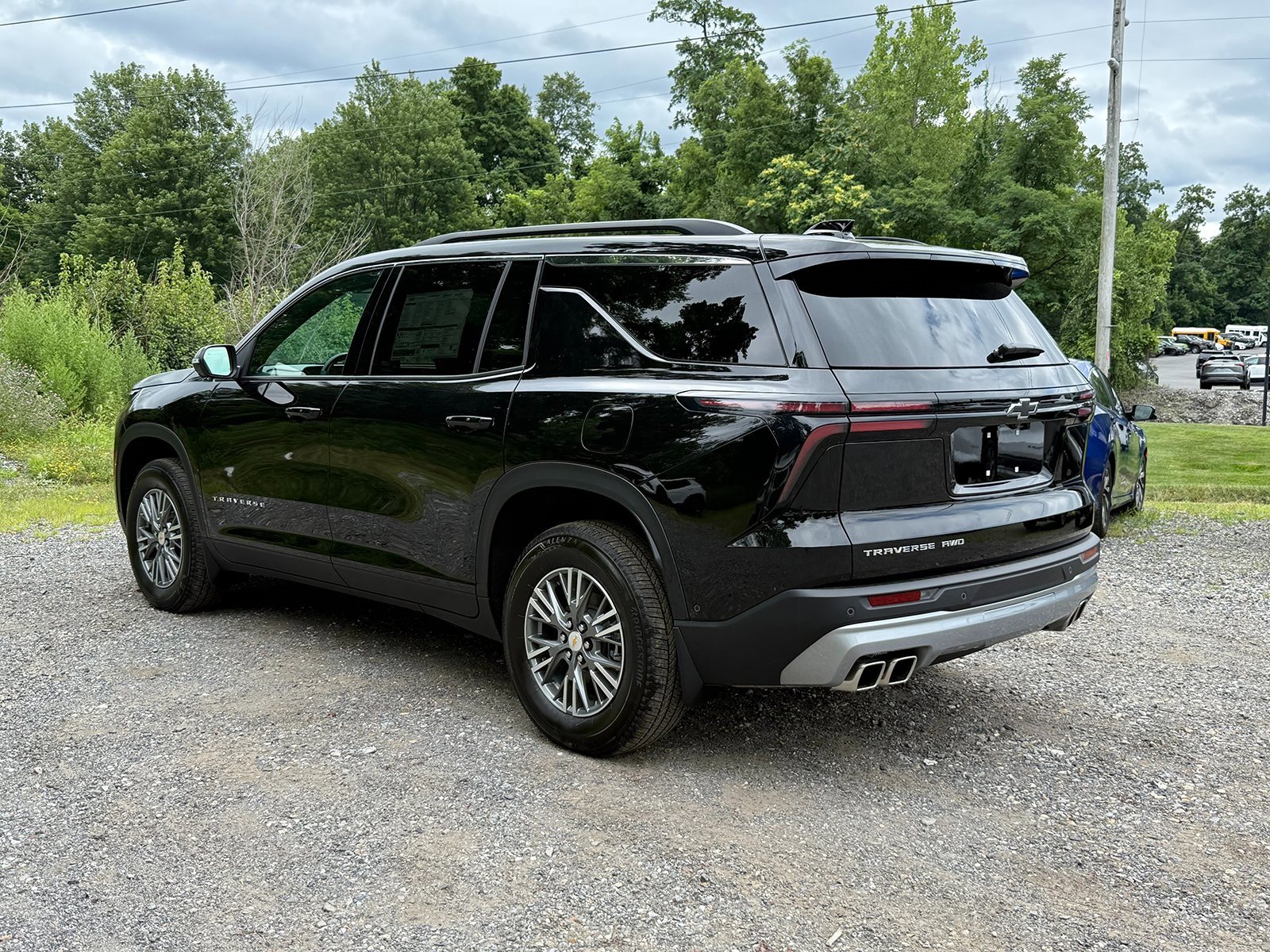 2025 Chevrolet Traverse photo 2