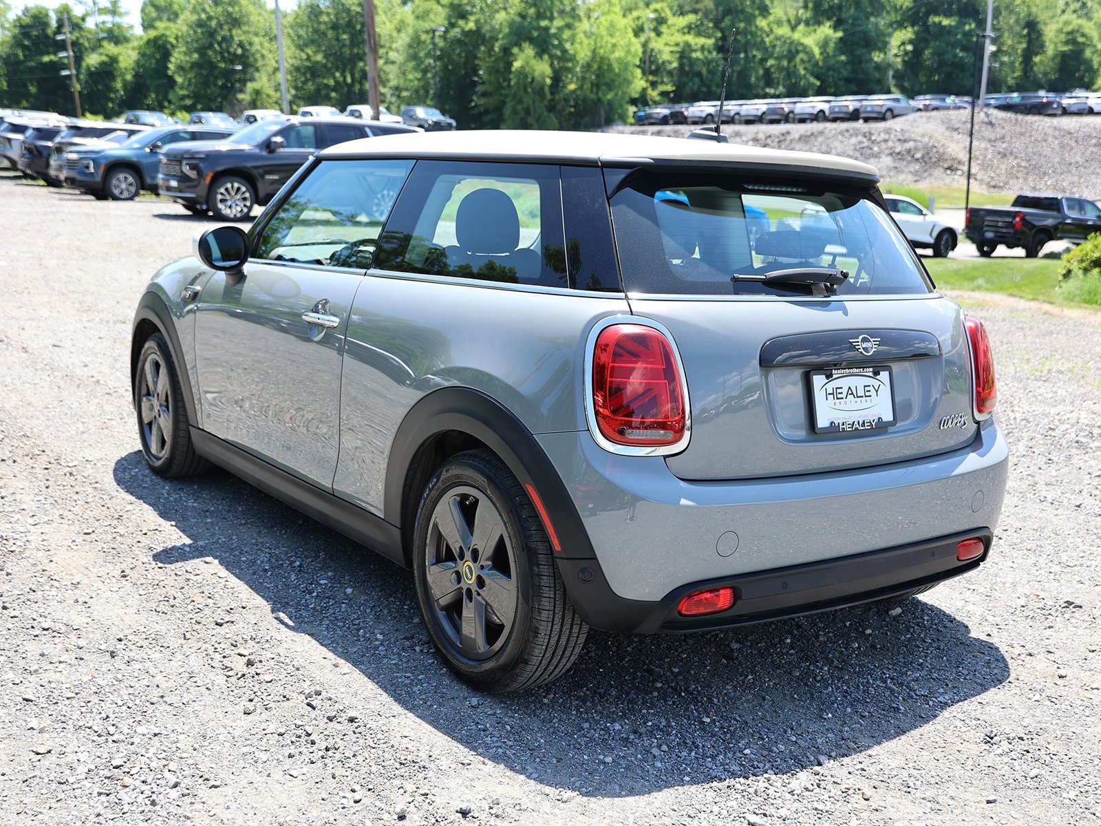 Used 2022 MINI Hardtop 2 Door SE with VIN WMW13DJ01N2R58199 for sale in Poughkeepsie, NY