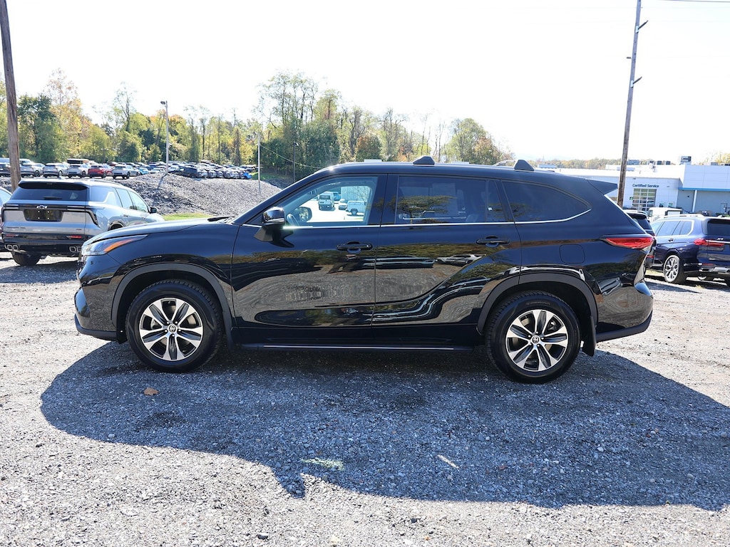 Used 2022 Toyota Highlander XLE SUV