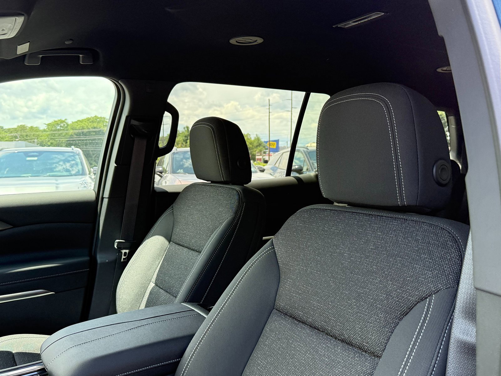 2025 Chevrolet Traverse photo 4