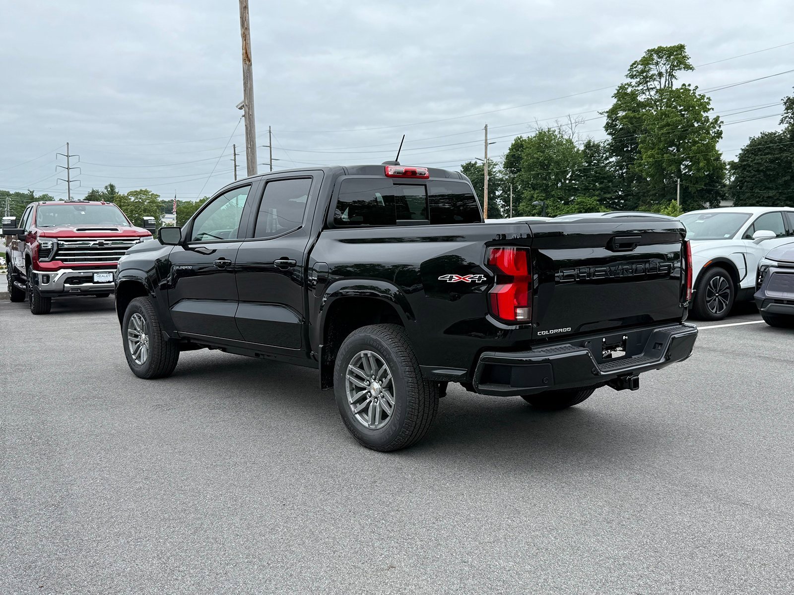 2025 Chevrolet Colorado Work Truck LT photo 2