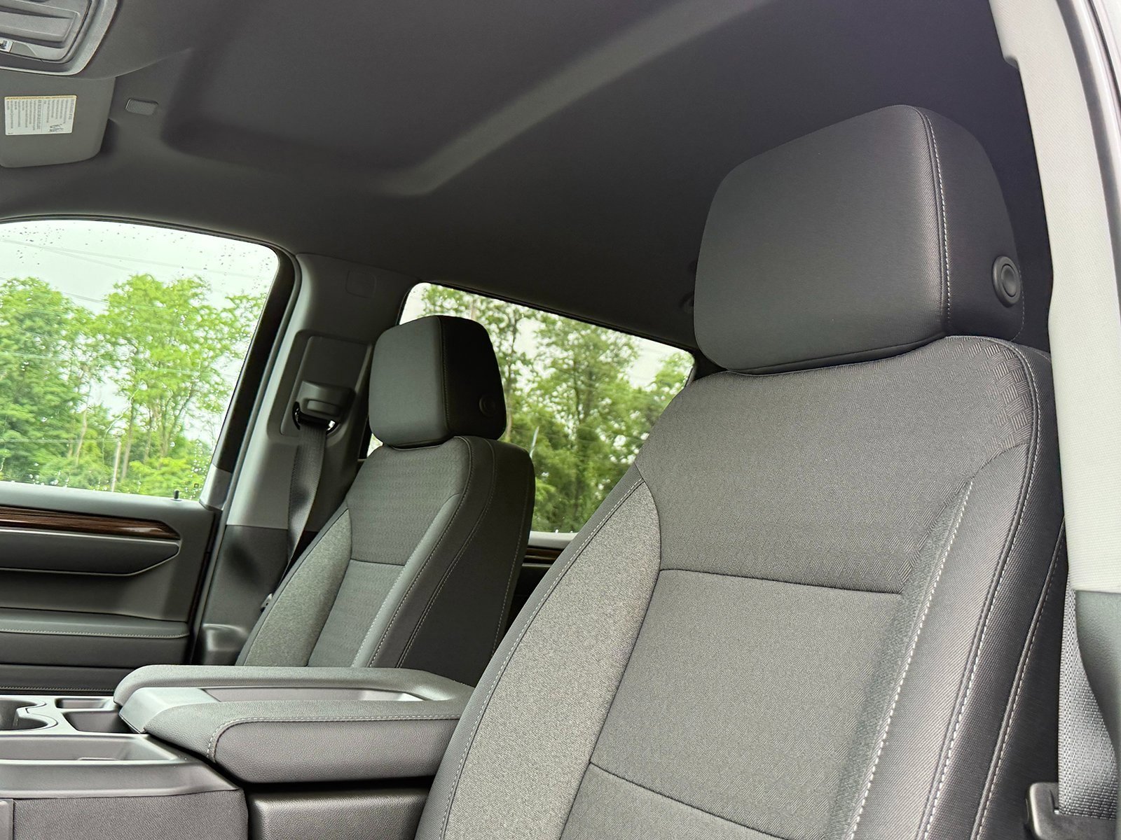 2025 Chevrolet Silverado 1500 LT photo 4