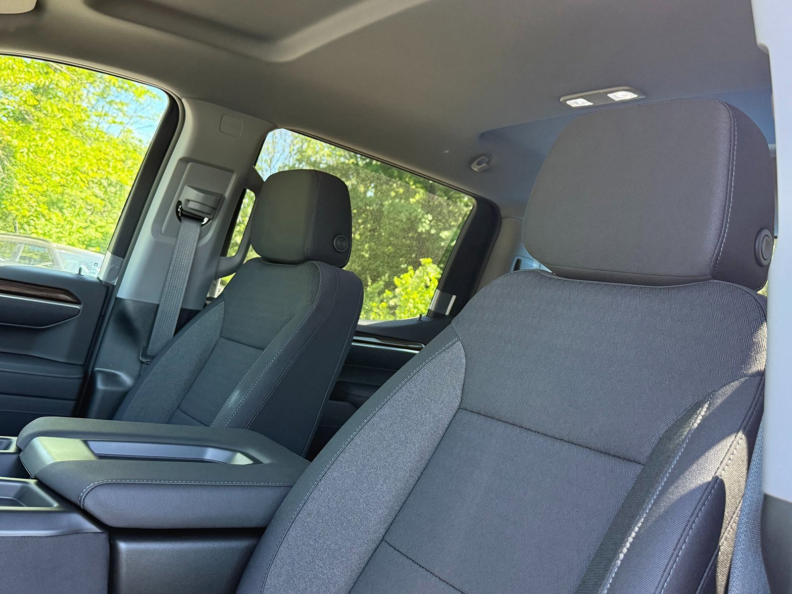 2025 Chevrolet Silverado 1500 LT photo 4