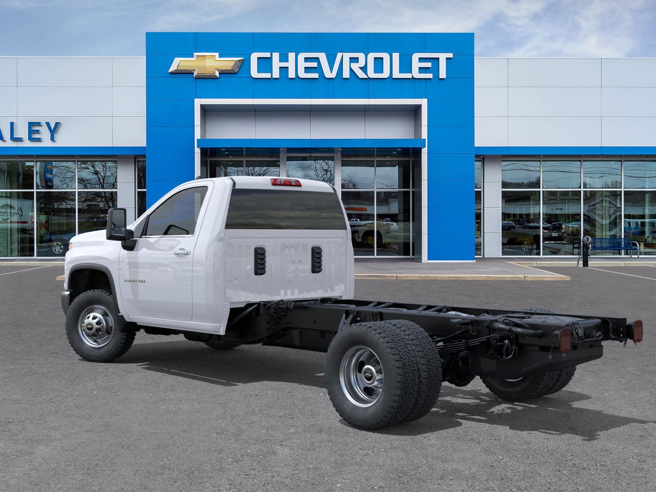 2025 Chevrolet Silverado 3500HD Work Truck photo 2