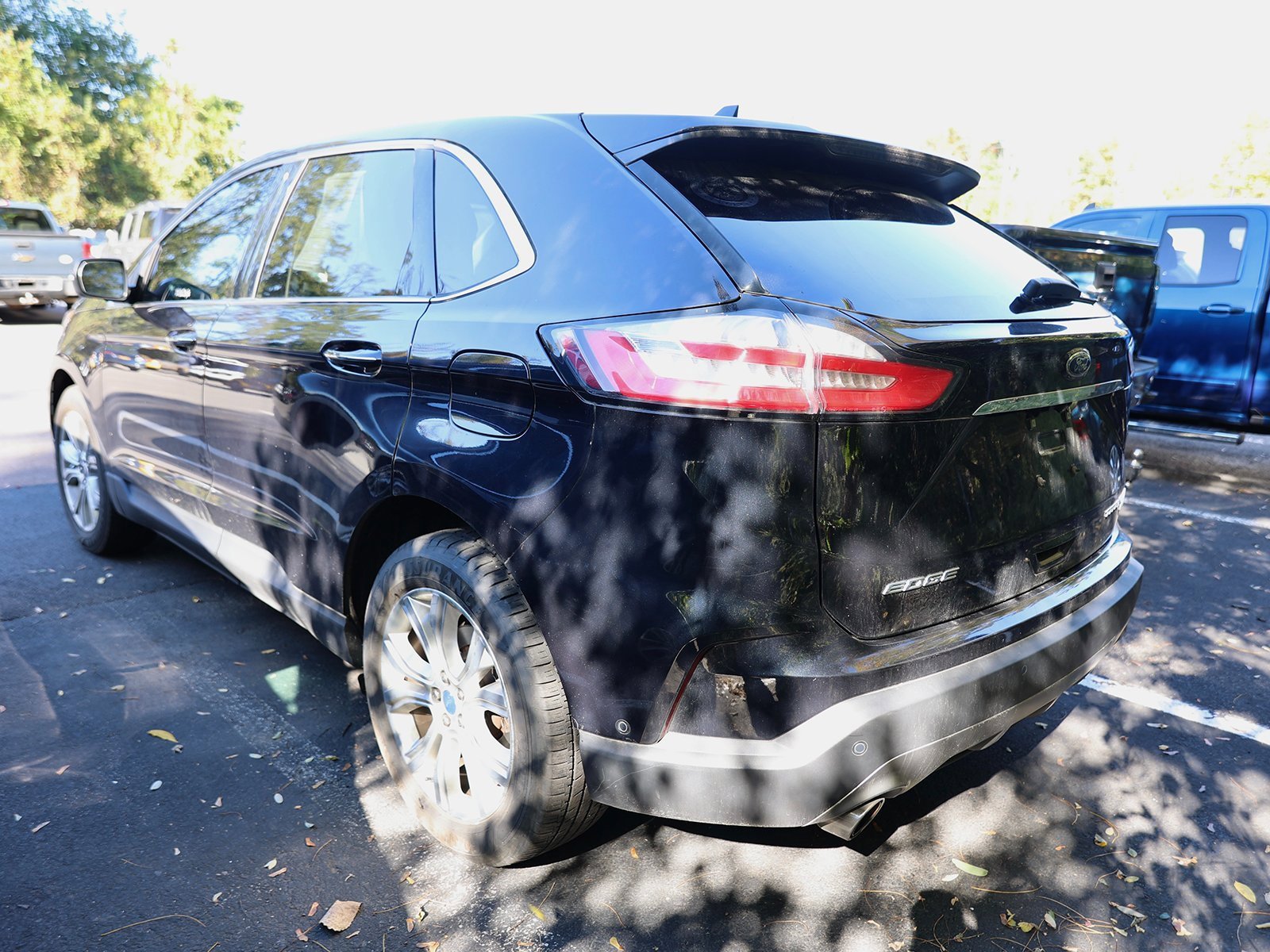 2020 Ford Edge Titanium photo 2