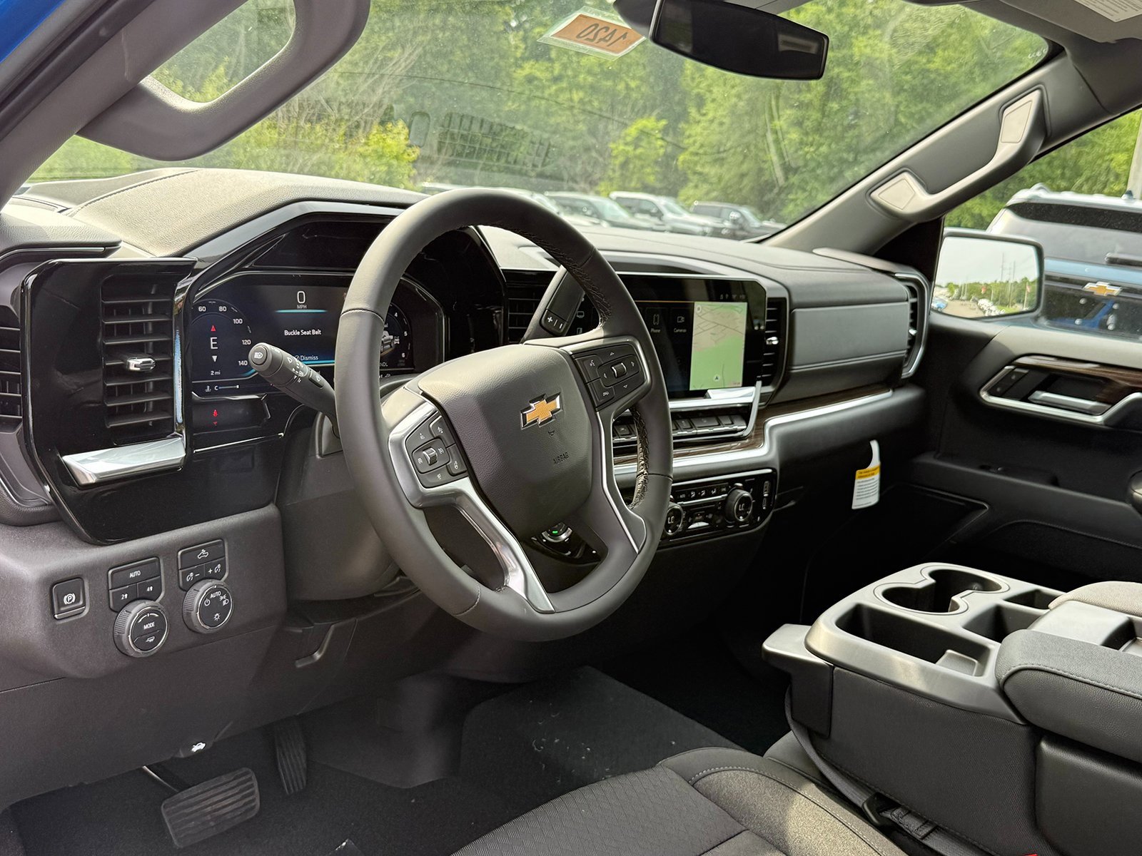 2025 Chevrolet Silverado 1500 LT photo 3