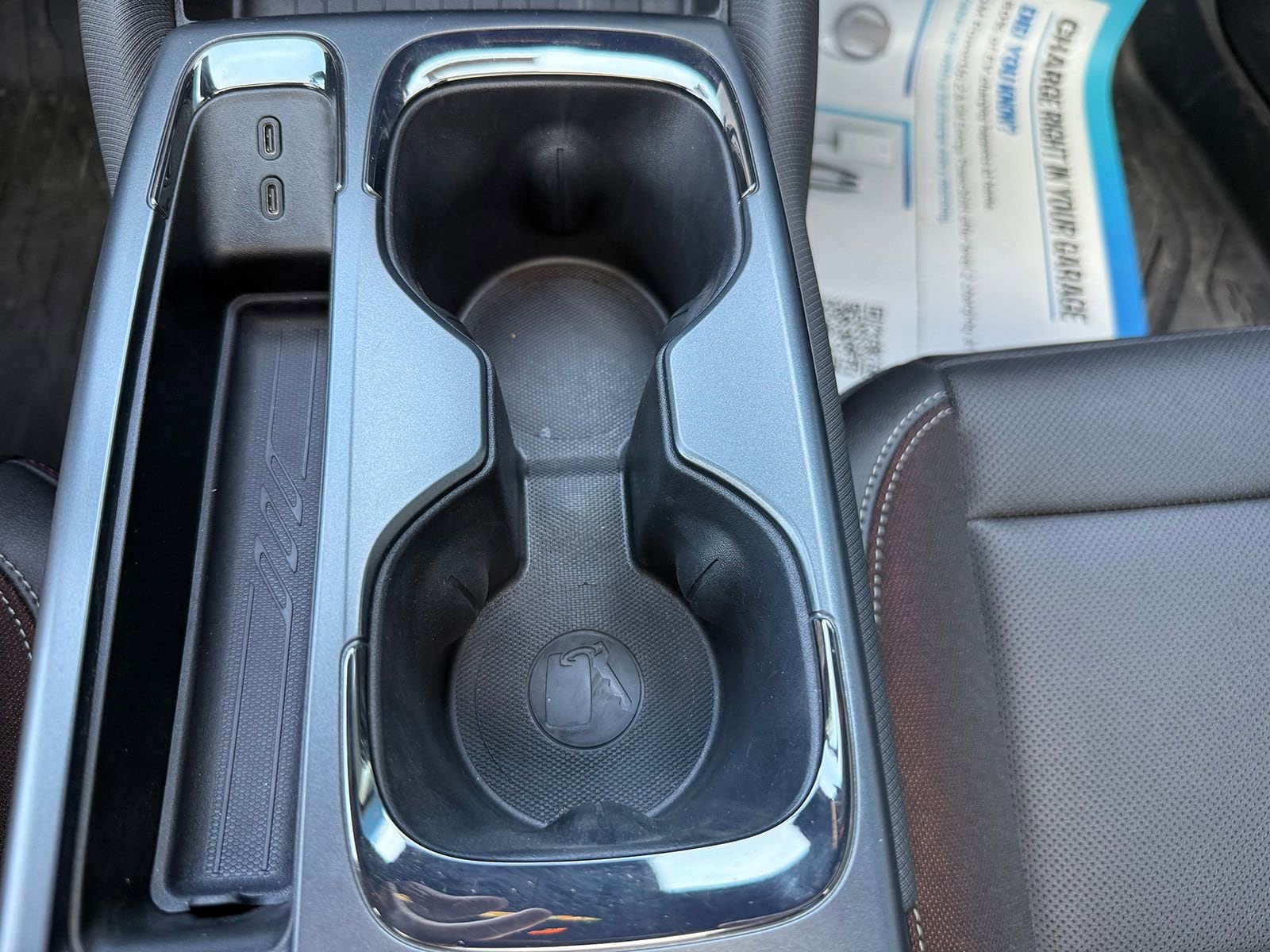 2025 Chevrolet Equinox EV RS - Photo 28