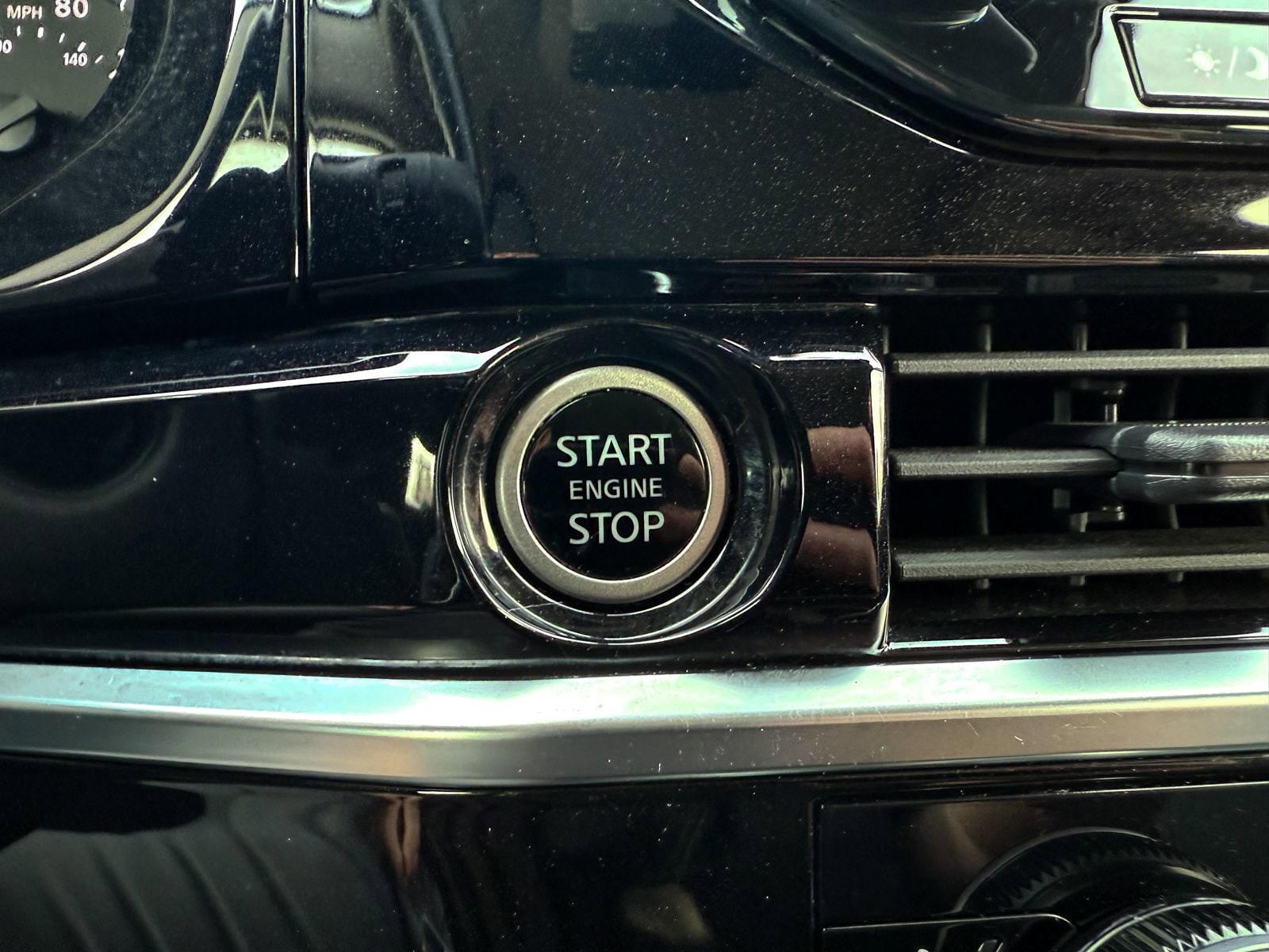 2023 Nissan Pathfinder SL - Photo 33