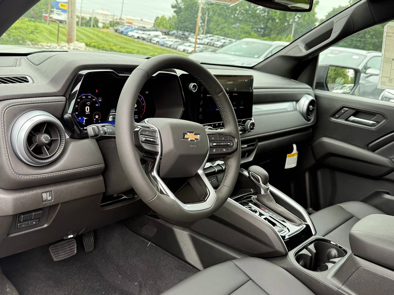2025 Chevrolet Colorado Work Truck LT photo 3