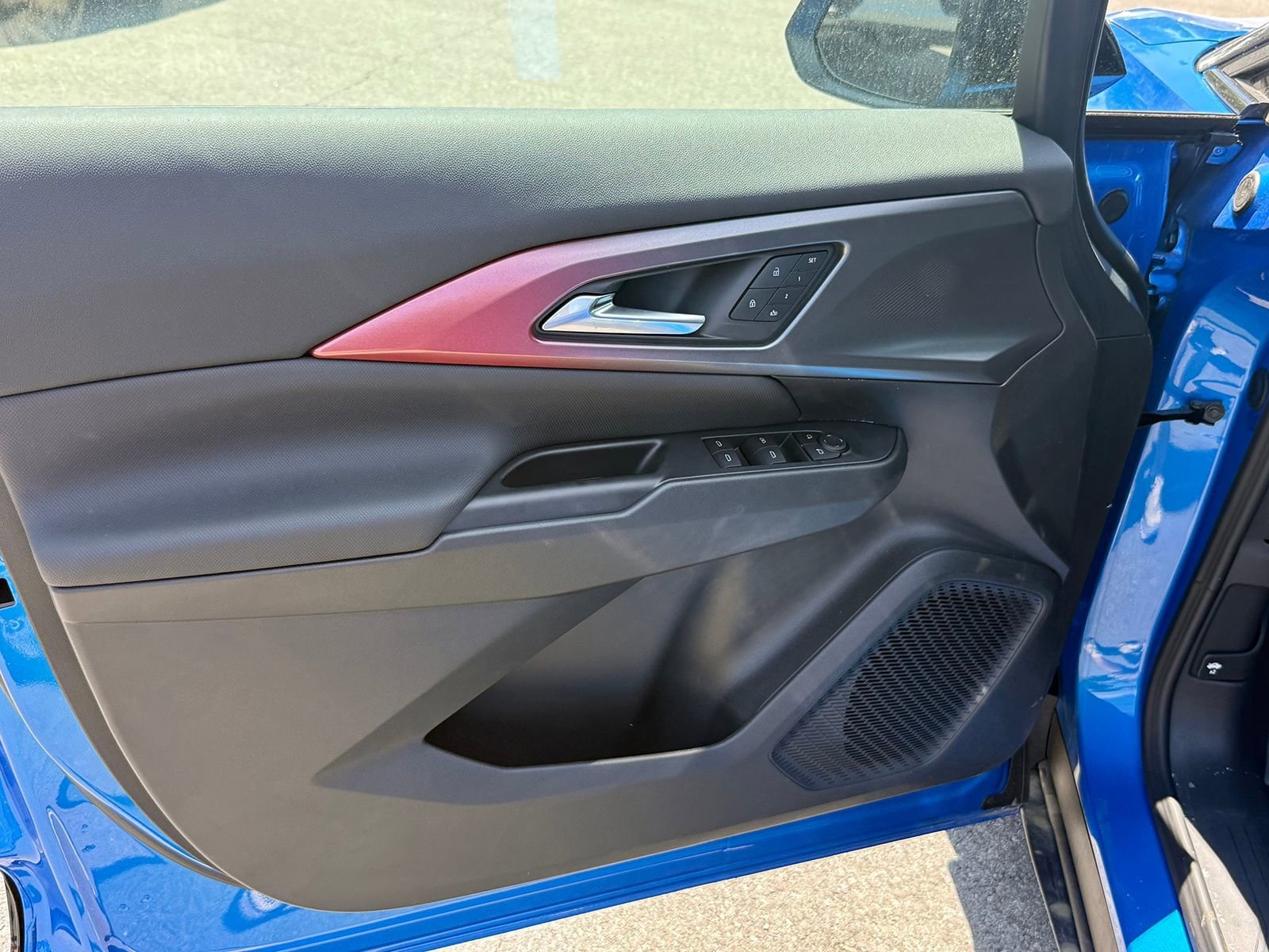 2025 Chevrolet Equinox EV RS - Photo 14
