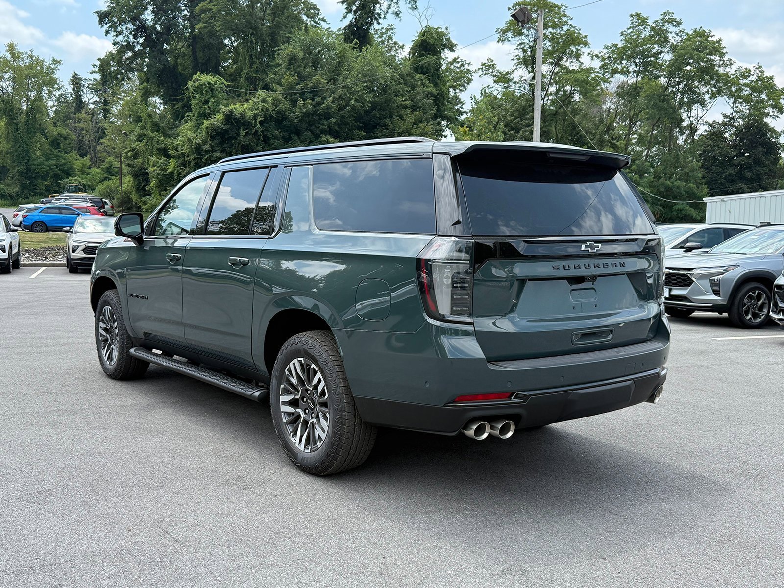 2025 Chevrolet Suburban Z71 photo 2