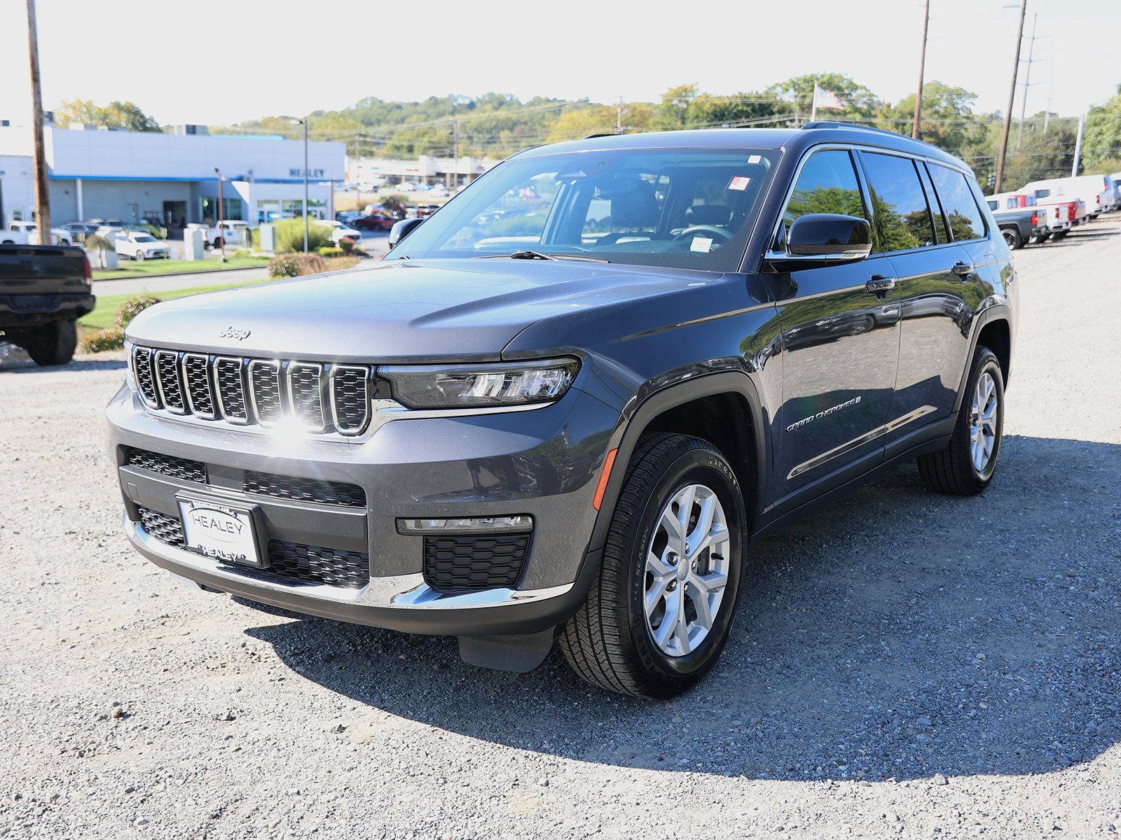 2023 Jeep Grand Cherokee Limited photo 2