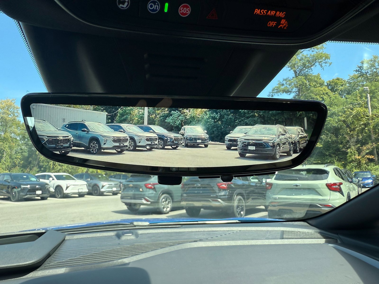 2025 Chevrolet Equinox EV RS - Photo 40