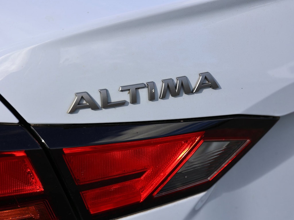 Used 2024 Nissan Altima SR FWD Sedan