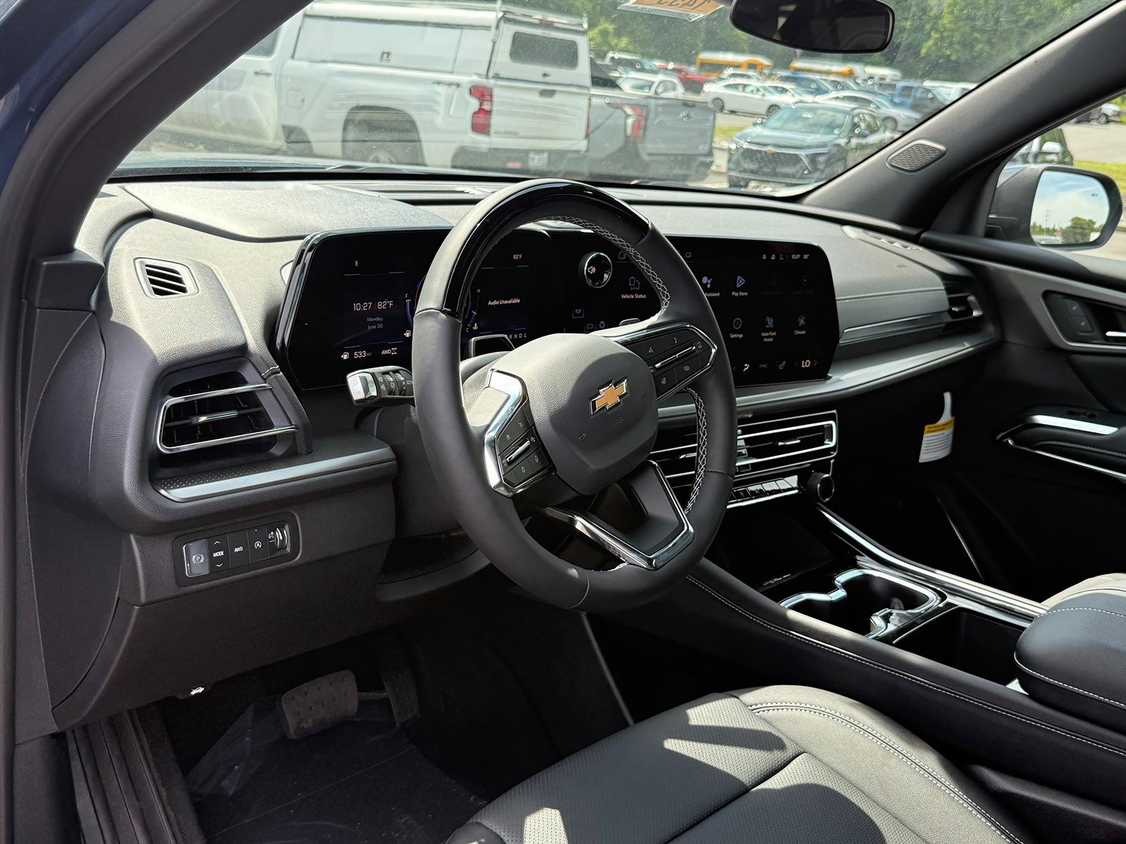 2025 Chevrolet Traverse photo 3