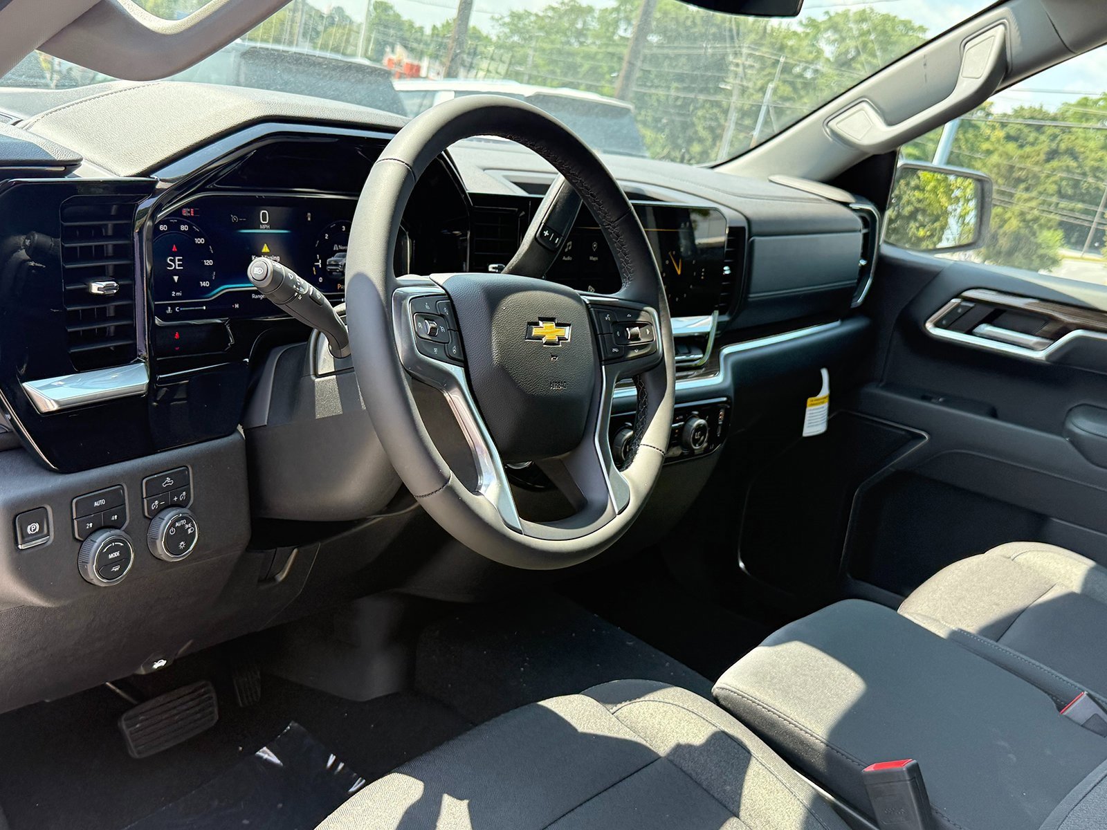 2025 Chevrolet Silverado 1500 LT photo 2