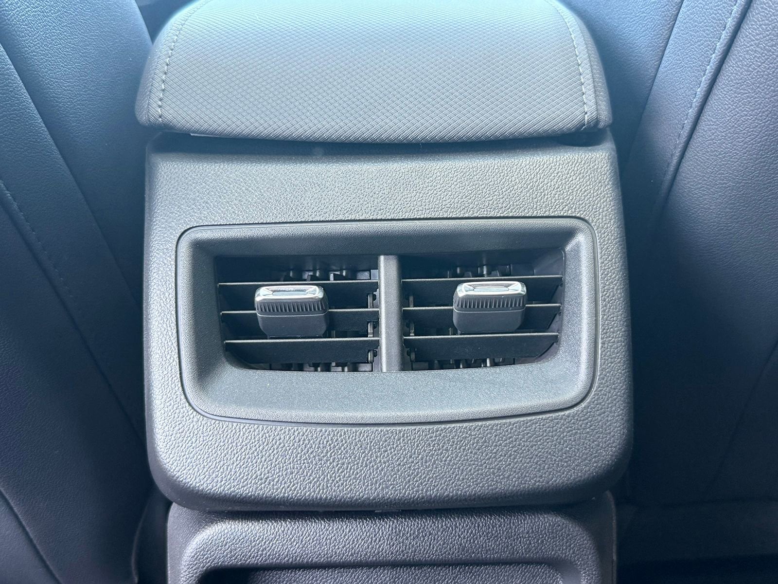2025 Chevrolet Equinox EV RS - Photo 25