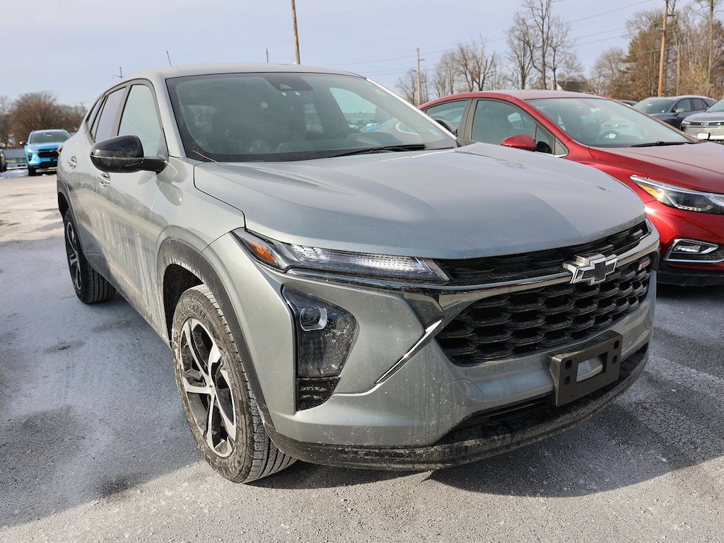 Used 2025 Chevrolet Trax 1RS SUV