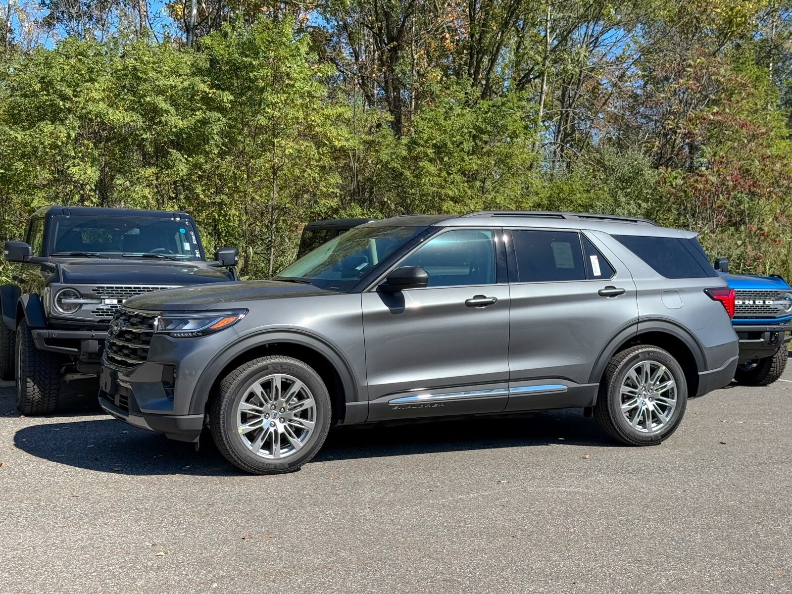 2025 Ford Explorer photo 3