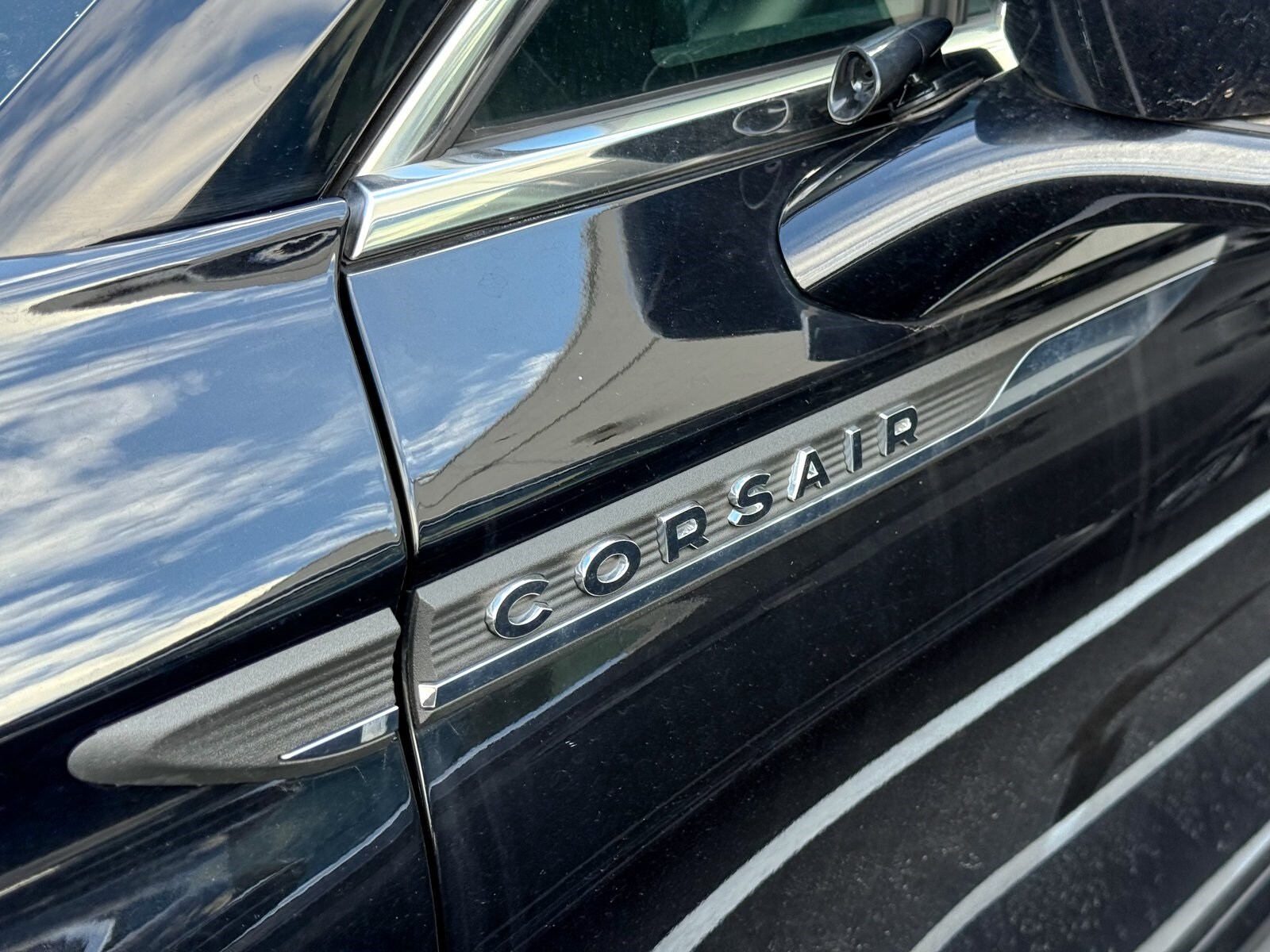 2022 Lincoln Corsair Standard photo 4