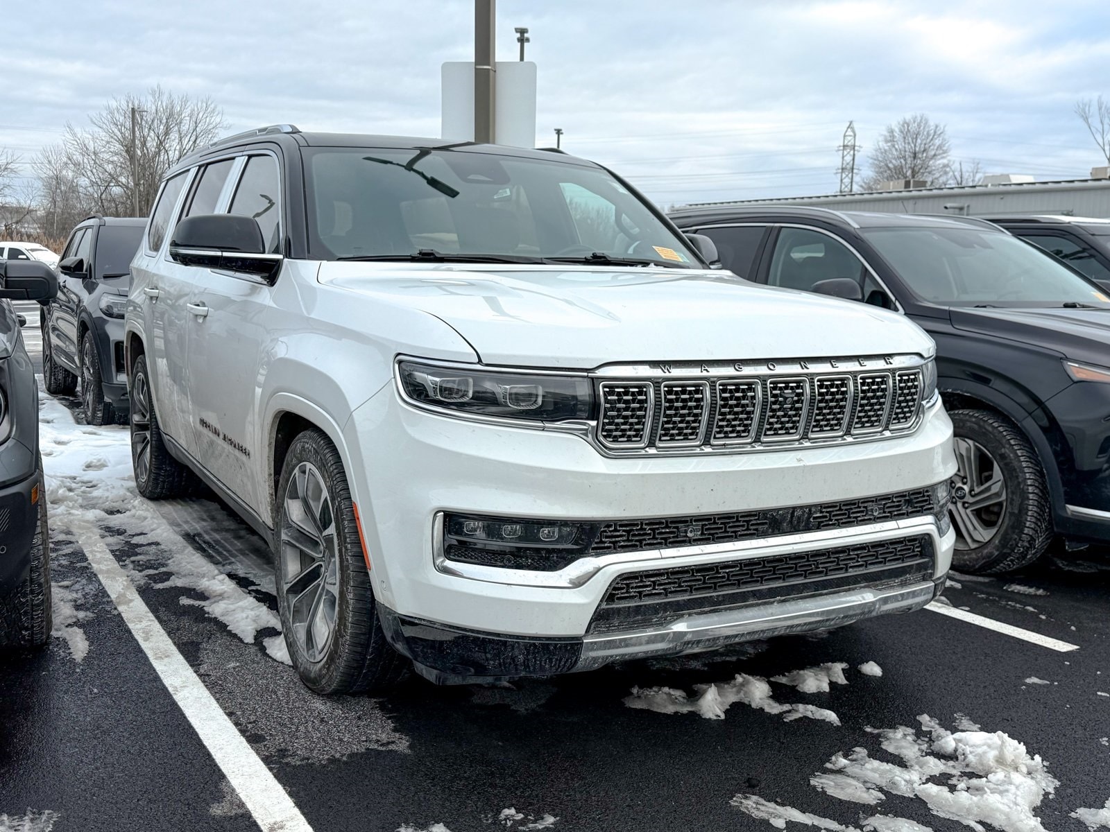 2023 Jeep Grand Wagoneer Series III's photo