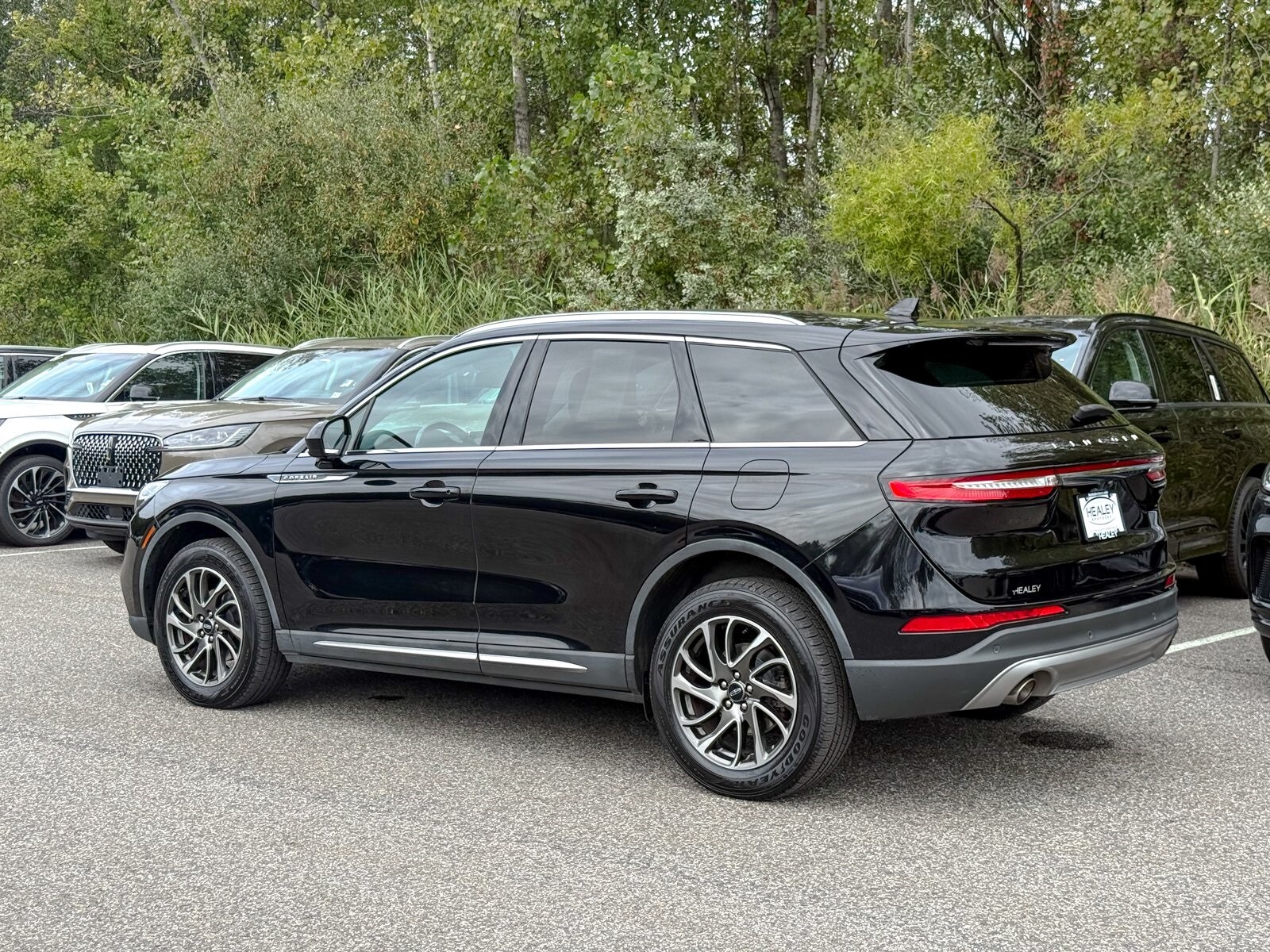 2020 Lincoln Corsair Standard photo 2