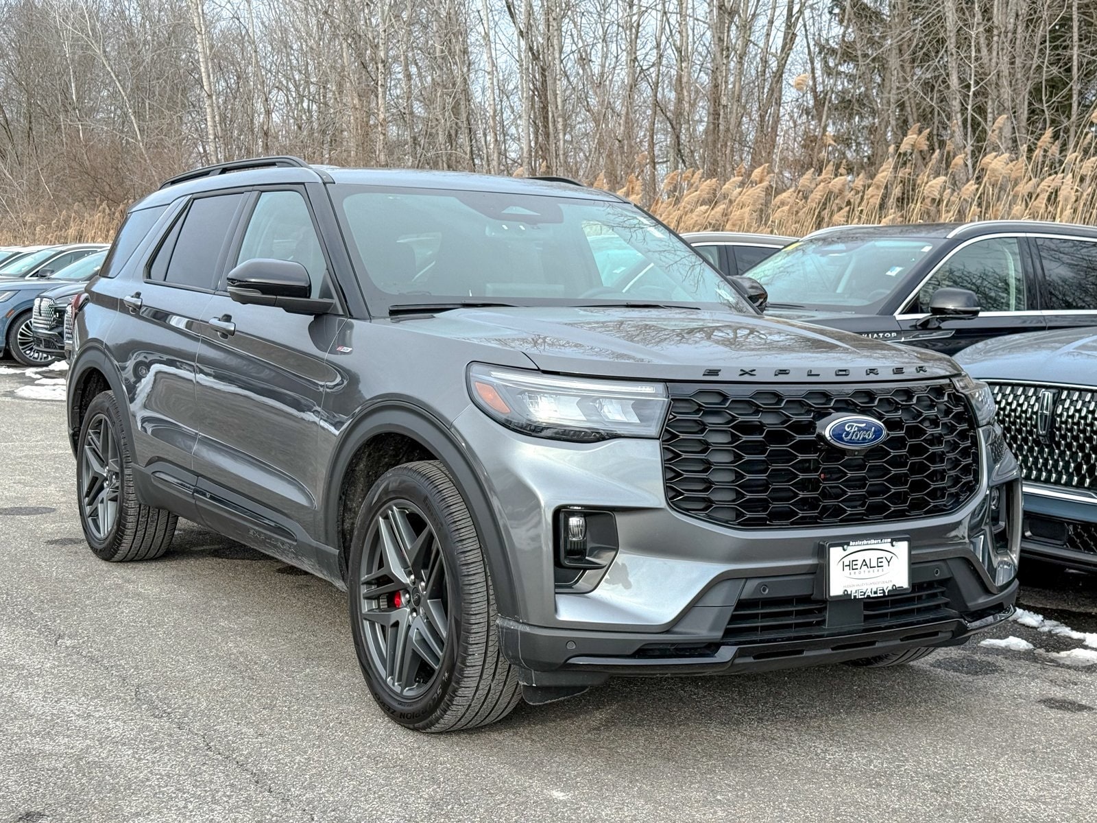 2025 Ford Explorer ST-LINE's photo