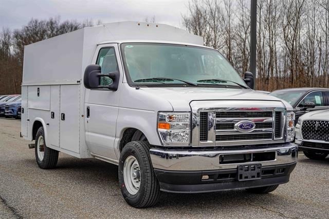 2025 Ford E-350 Cutaway Truck 