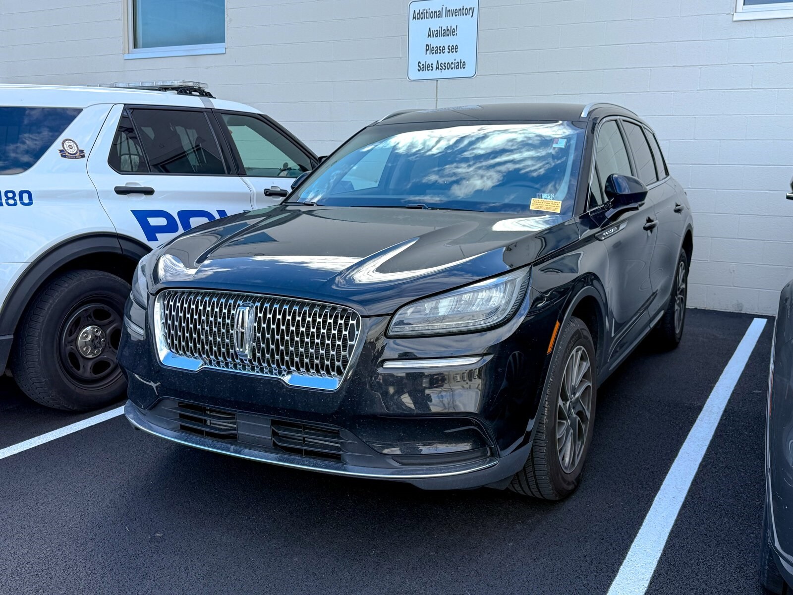 2022 Lincoln Corsair Standard photo 3