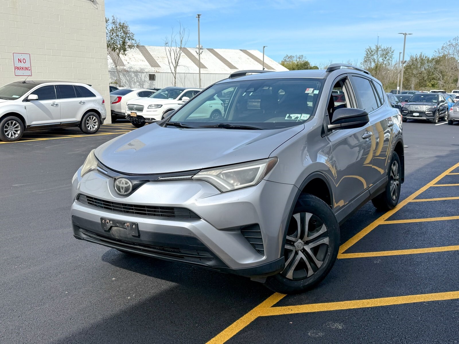 2017 Toyota RAV4 LE photo 2