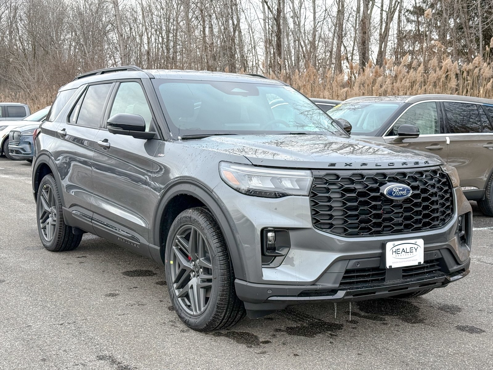 2026 Ford Explorer ST-LINE's photo